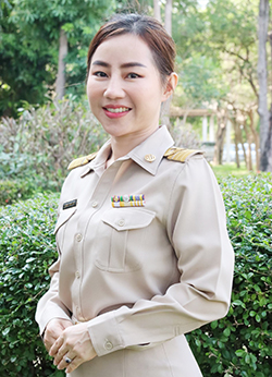 นางญดา วงศ์ทองเหลือ