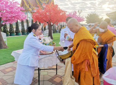 พิธีเจริญพระพุทธมนต์และทำบุญตักบาตรถวายพระราช ... พารามิเตอร์รูปภาพ 2