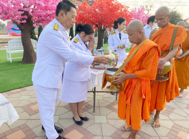 พิธีเจริญพระพุทธมนต์และทำบุญตักบาตรถวายพระราช ... พารามิเตอร์รูปภาพ 1