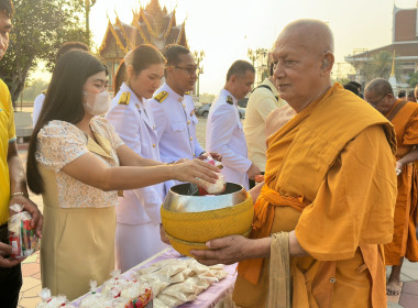 พิธีเจริญพระพุทธมนต์และทำบุญตักบาตร ... พารามิเตอร์รูปภาพ 5