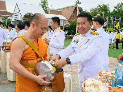 พิธีสวดพระพุทธมนต์และทำบุญตักบาตรถวายพระราชกุศล ... พารามิเตอร์รูปภาพ 1