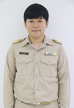 นายเดชาวัฒน์ เพ็ชรล้อมทอง